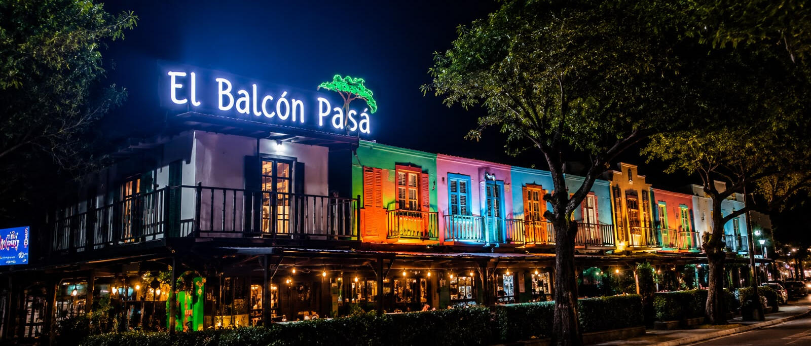 EL BALCÓN PAISA (Murales de fachada & aviso)